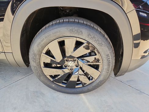 New 2026 Volkswagen Atlas Cross Sport SE FWD image 9