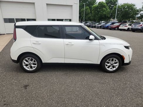 Used 2024 Kia Soul S FWD image 7