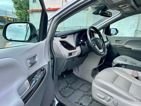 Certified 2019 Toyota Sienna XLE w/ XLE Navigation Package AWD/4WD image 9