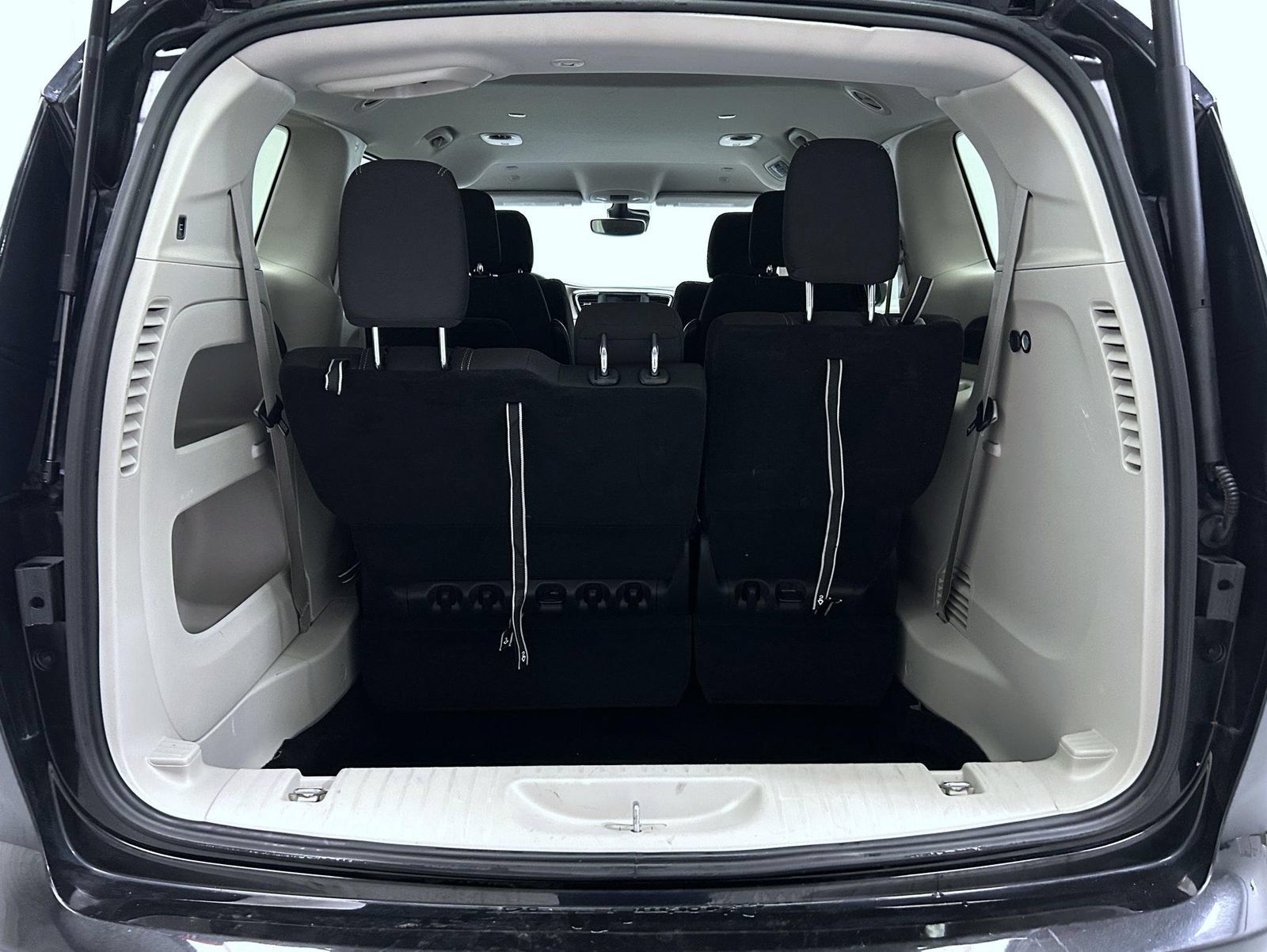 Used 2023 Chrysler Voyager LX FWD image 20