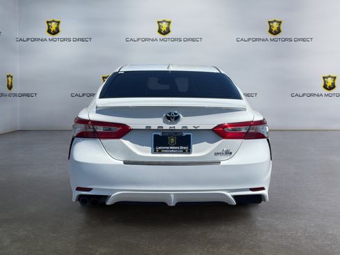Used 2020 Toyota Camry SE w/ Sunroof Package FWD image 4