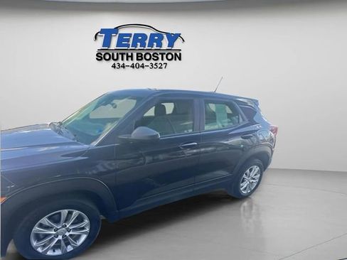 Used 2025 Chevrolet Trax LT FWD image 3