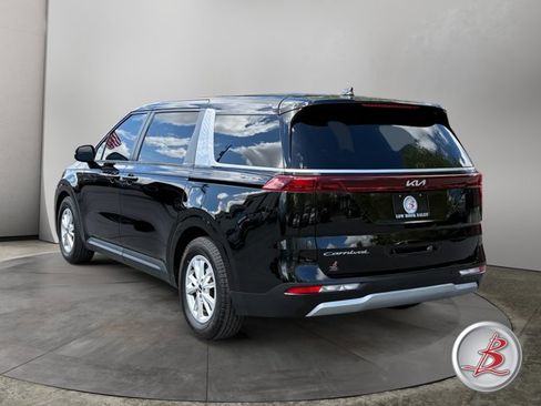 Used 2022 Kia Carnival LX FWD image 5