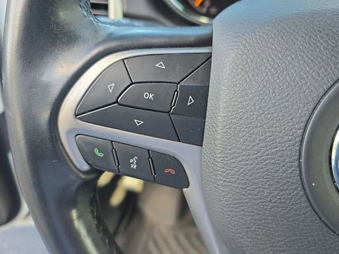 Used 2019 Jeep Grand Cherokee Laredo image 21