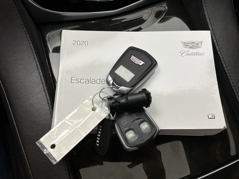 Used 2020 Cadillac Escalade Platinum AWD/4WD image 36