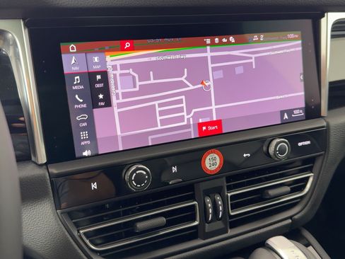 Certified 2026 Porsche Macan AWD/4WD image 24