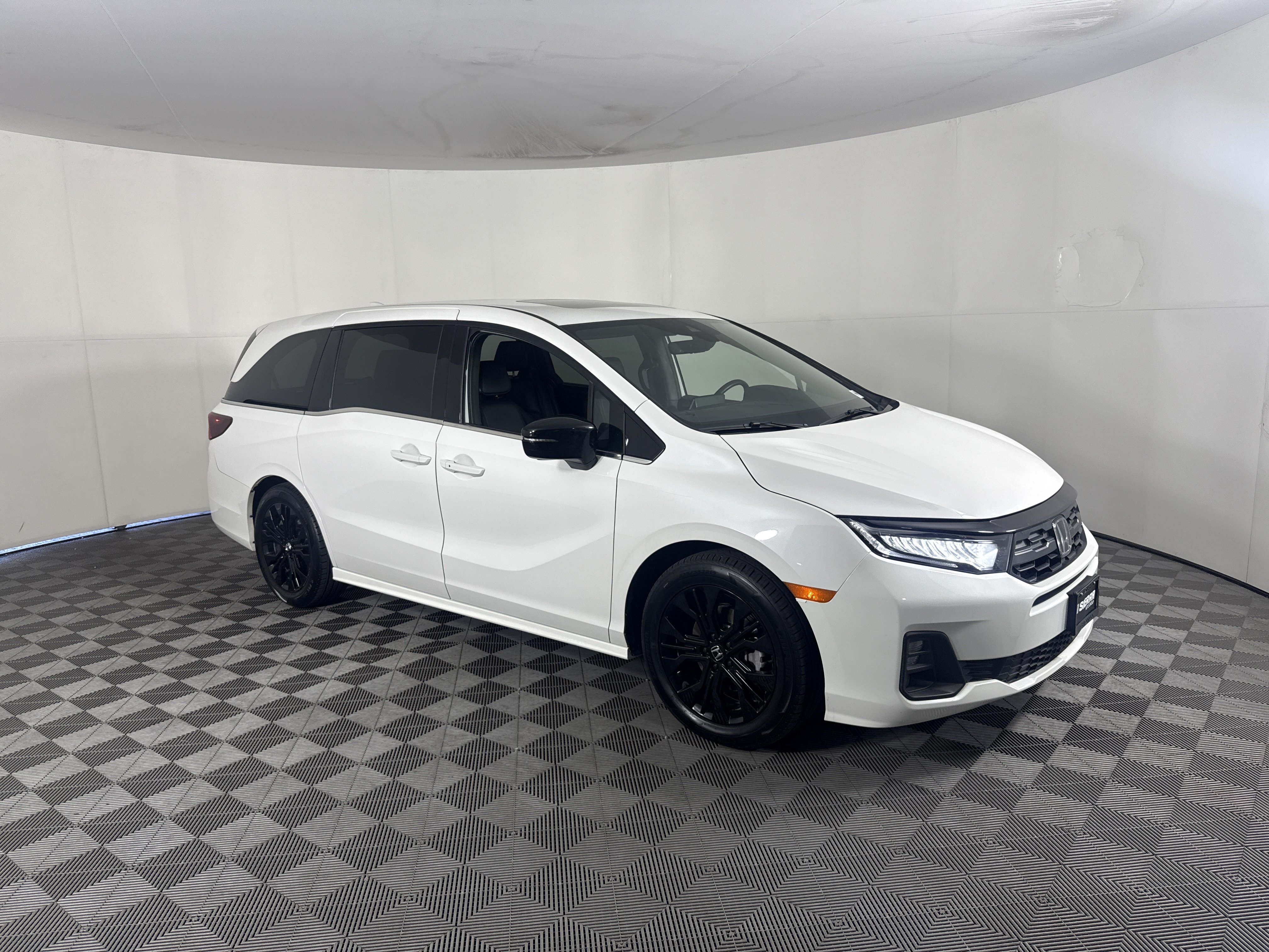 Used 2025 Honda Odyssey Sport-L image 2