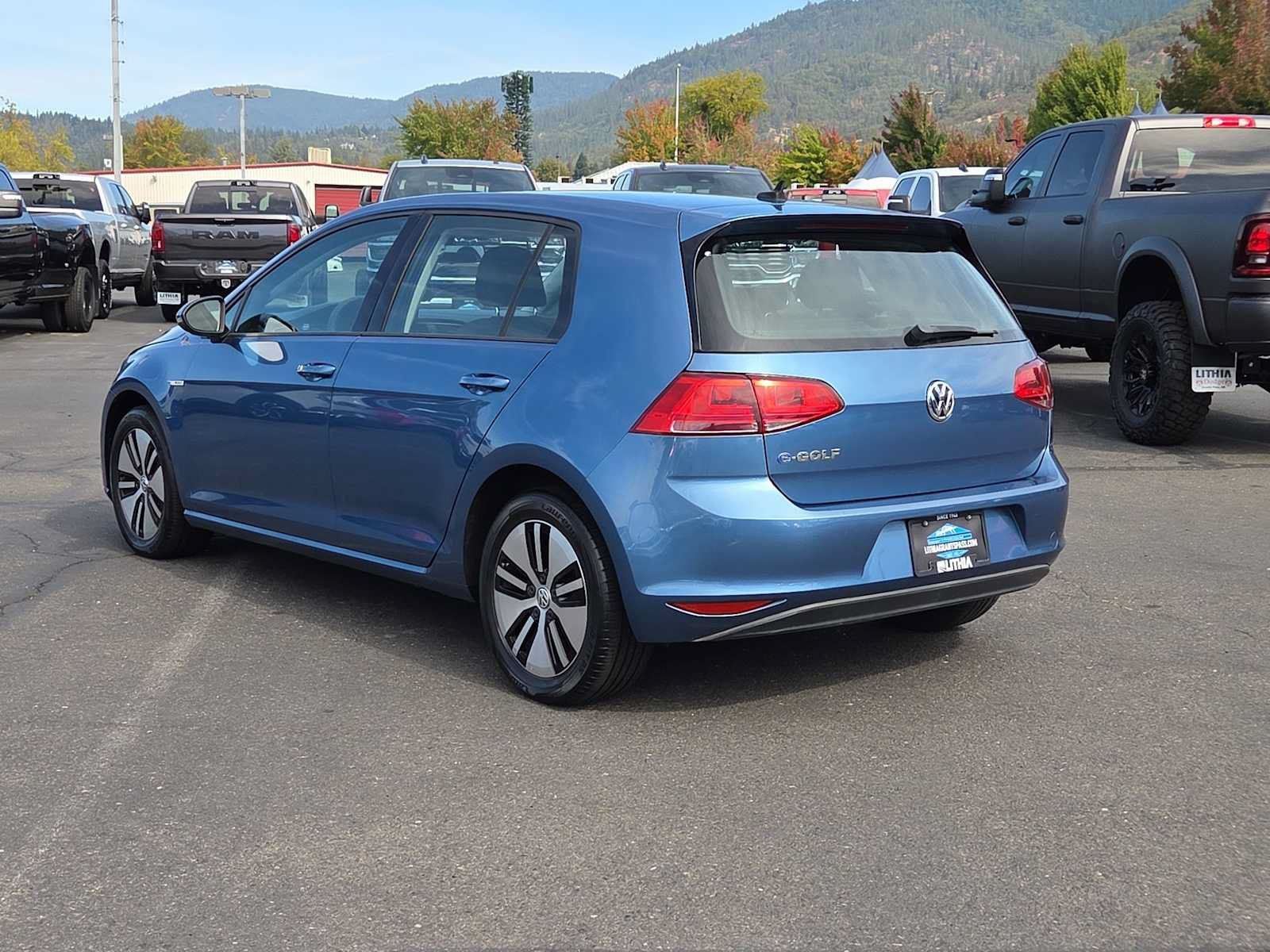 Used 2016 Volkswagen e-Golf SE w/ DC Fast Charging Package FWD image 12