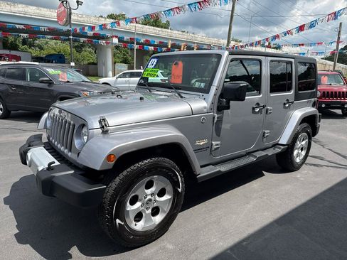Used 2014 Jeep Wrangler Unlimited Sahara w/ Dual Top Group AWD/4WD image 8