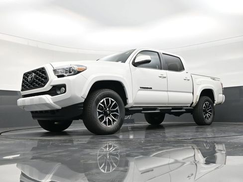 Used 2020 Toyota Tacoma TRD Sport w/ Technology Package RWD image 21