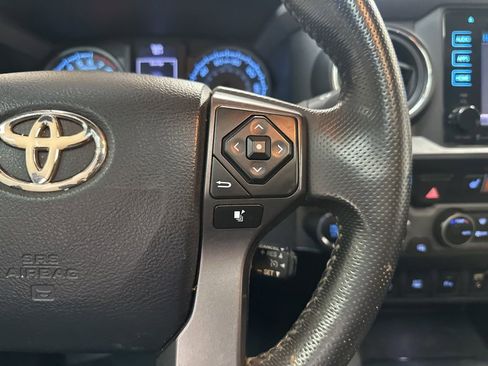 Used 2017 Toyota Tacoma TRD Off-Road image 17