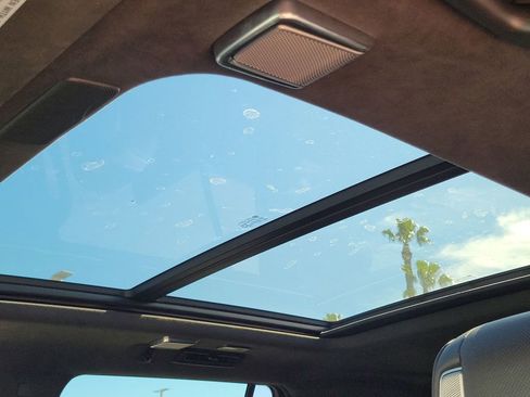 Certified 2021 Cadillac Escalade Premium Luxury Platinum image 17