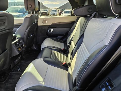 Used 2022 Land Rover Discovery S R-Dynamic image 20