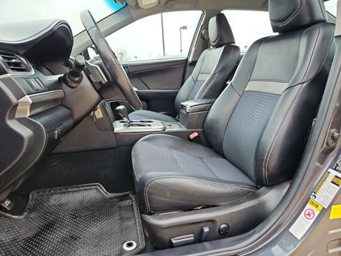 Used 2014 Toyota Camry SE image 16