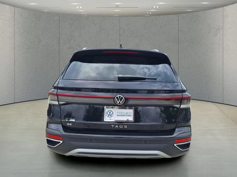 New 2026 Volkswagen Taos SE FWD image 4