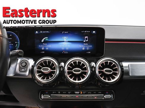 Used 2021 Mercedes-Benz GLB 250 4MATIC w/ Premium Package image 12