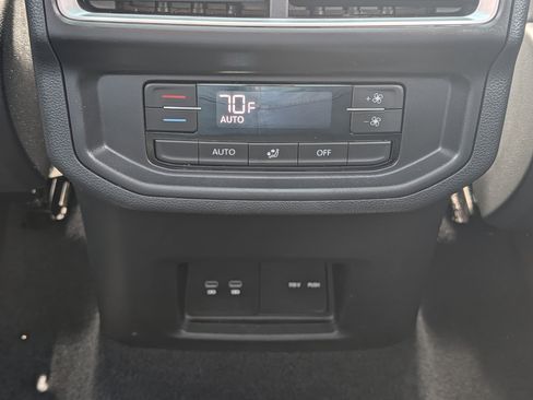 Certified 2025 Volkswagen Atlas Peak Edition SE AWD/4WD image 21