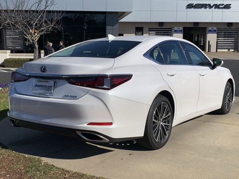 Certified 2025 Lexus ES 350 w/ Premium Package image 10