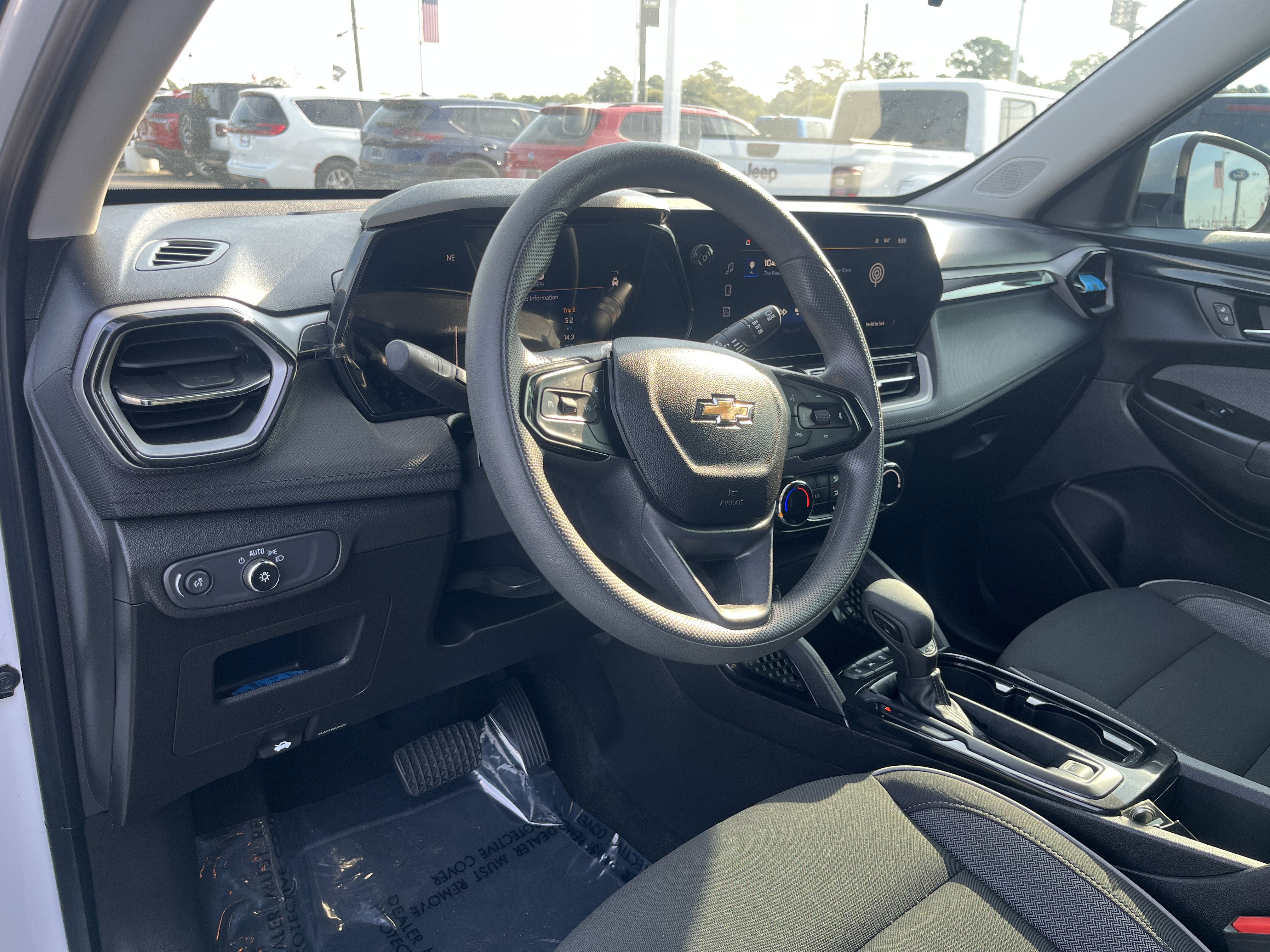 Used 2025 Chevrolet TrailBlazer LT w/ Driver Confidence Package FWD image 13