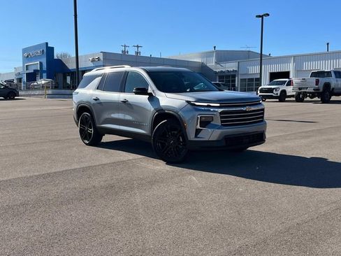 New 2026 Chevrolet Traverse LT image 2