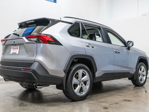 Used 2021 Toyota RAV4 XLE Premium AWD/4WD image 9