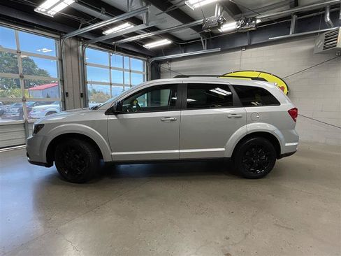 Used 2014 Dodge Journey SXT w/ Flexible Seating Group FWD image 2
