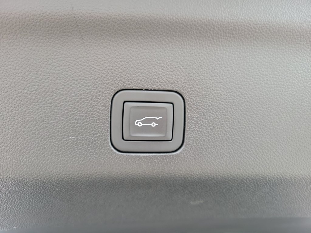 Used 2026 Cadillac Escalade ESV Sport w/ LPO, ONYX Package AWD/4WD image 9