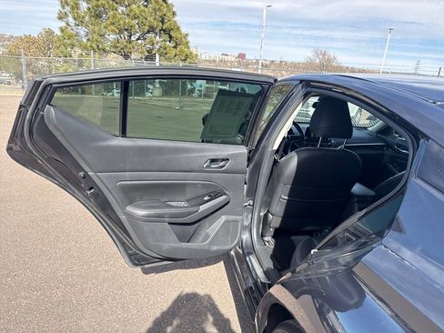 Used 2022 Nissan Altima 2.5 SL FWD image 18