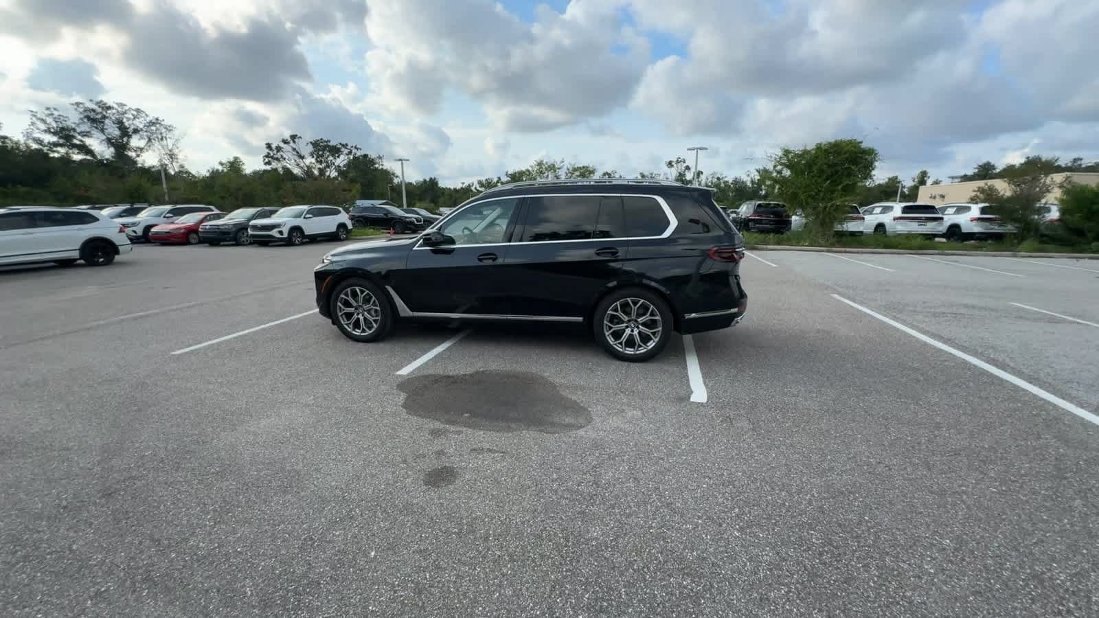 Used 2025 BMW X7 xDrive40i AWD/4WD image 4