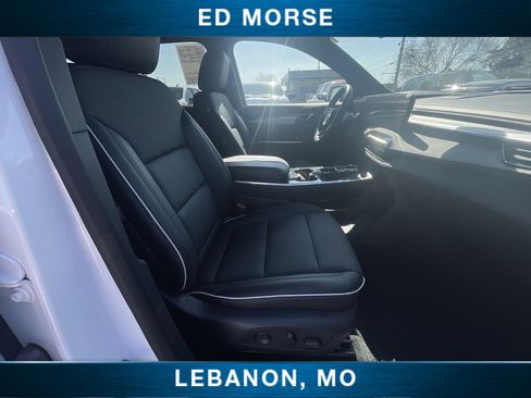 Used 2025 Buick Enclave Preferred image 28