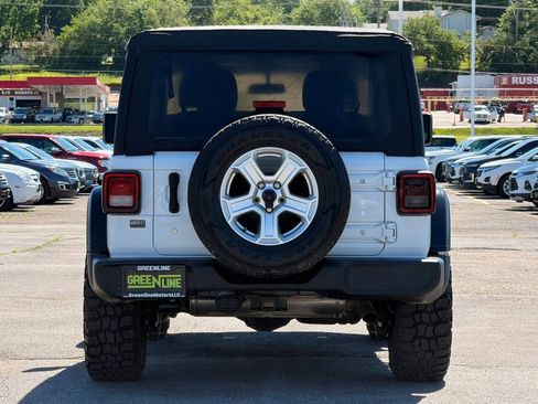 Used 2019 Jeep Wrangler Sport AWD/4WD image 3