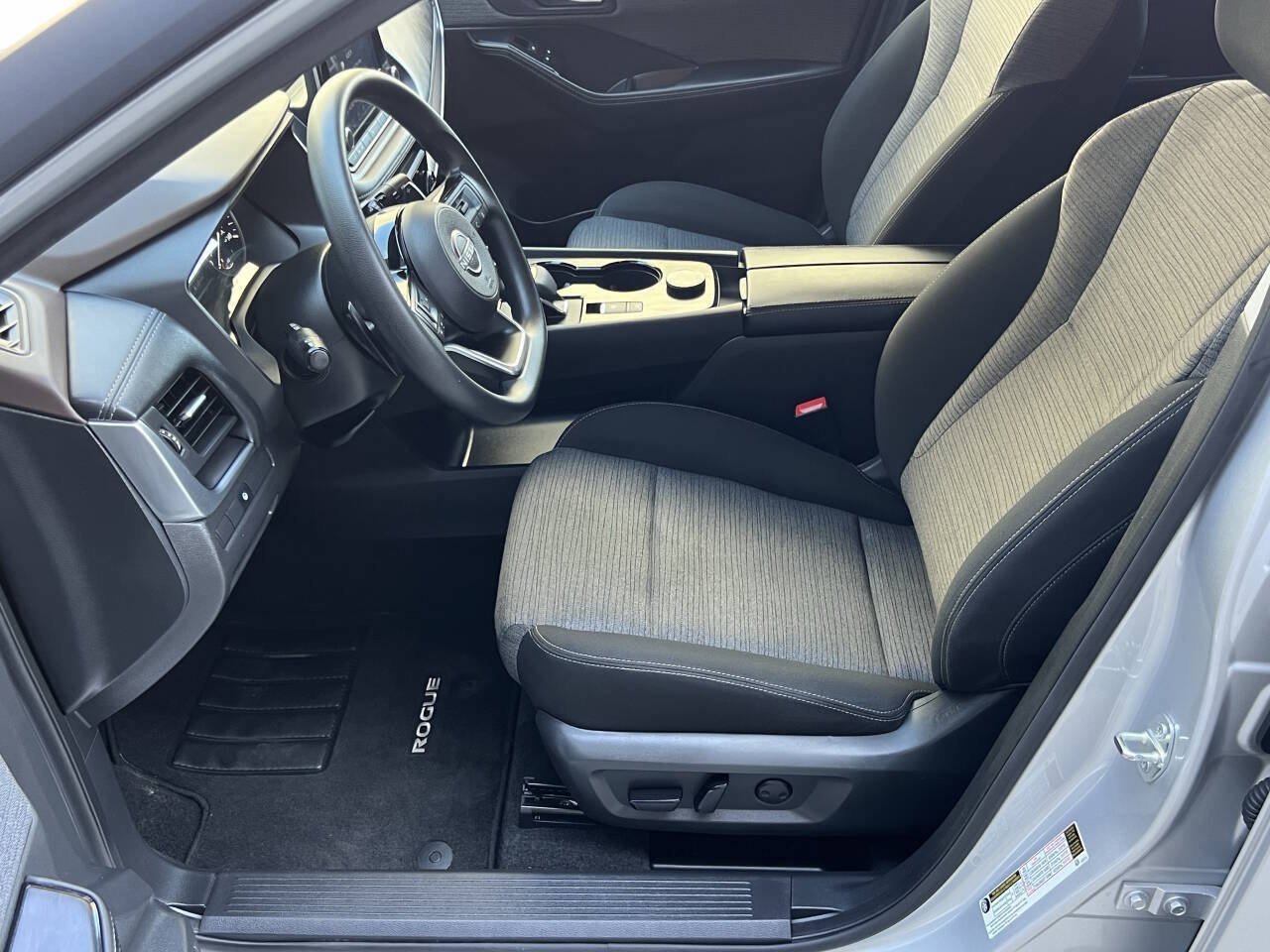 Used 2023 Nissan Rogue SV AWD/4WD image 15