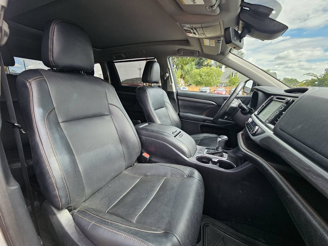 Used 2018 Toyota Highlander Limited Platinum w/ Carpet Mat Package (TMS) AWD/4WD image 4