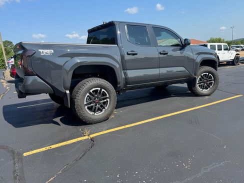 Used 2025 Toyota Tacoma TRD Sport AWD/4WD image 7