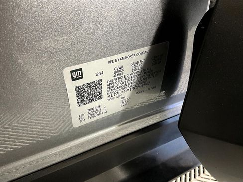 Used 2025 Chevrolet Trax LT FWD image 17