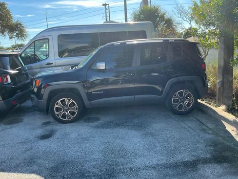 Used 2017 Jeep Renegade Limited AWD/4WD image 7
