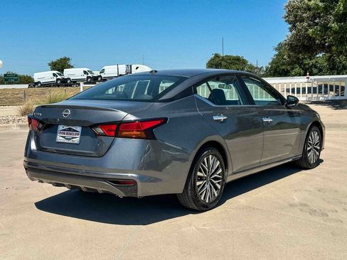 Used 2025 Nissan Altima 2.5 SV FWD image 3