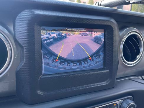 Used 2020 Jeep Wrangler Unlimited Sahara AWD/4WD image 13