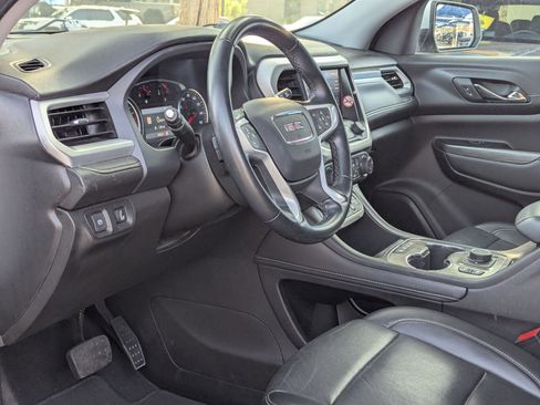 Used 2023 GMC Acadia SLT image 13