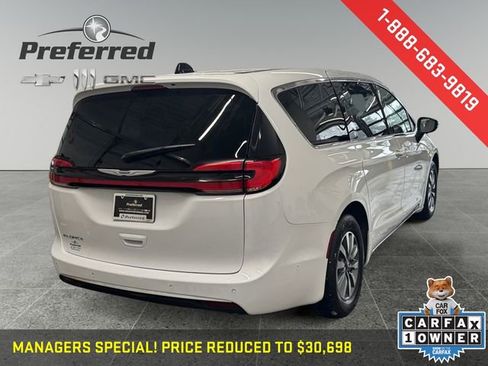 Used 2024 Chrysler Pacifica Select image 19