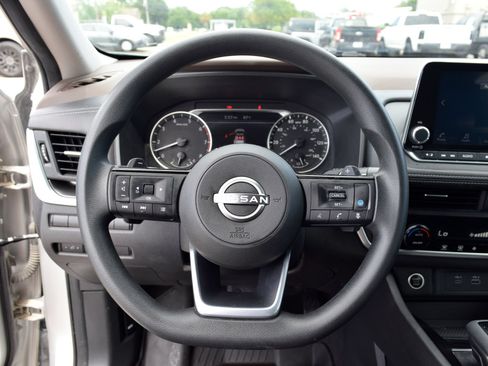 Used 2023 Nissan Rogue SV FWD image 6