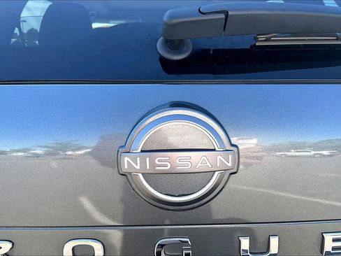 Used 2023 Nissan Rogue SL AWD/4WD image 30