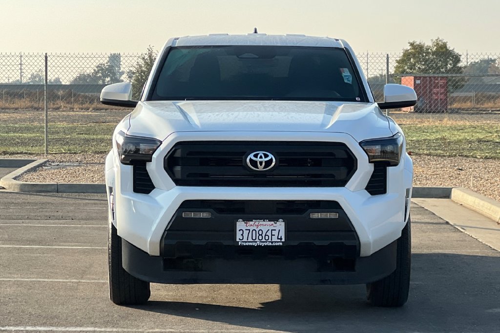 Certified 2025 Toyota Tacoma SR5 AWD/4WD image 11
