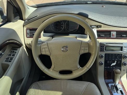 Used 2008 Volvo V70 FWD image 22