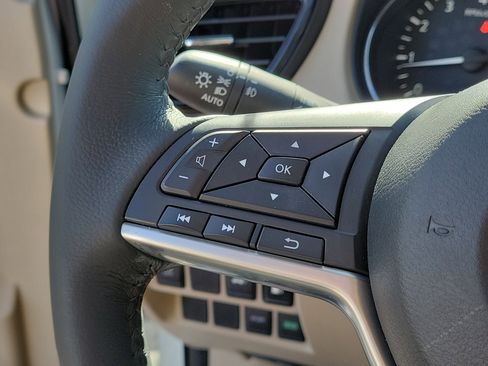 Used 2018 Nissan Rogue SV FWD image 29