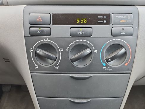 Used 2005 Toyota Corolla CE FWD image 7