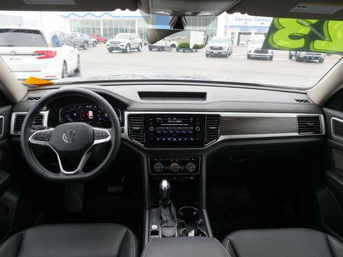 Used 2023 Volkswagen Atlas SE image 20