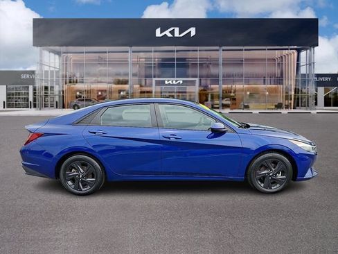 Used 2023 Hyundai Elantra SEL FWD image 7
