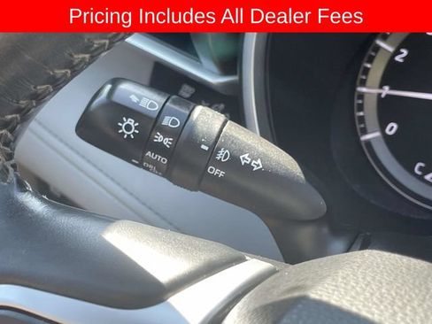 Used 2021 Toyota Highlander XLE AWD/4WD image 30