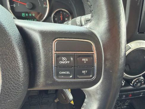 Used 2015 Jeep Wrangler Unlimited Sahara w/ Dual Top Group AWD/4WD image 29